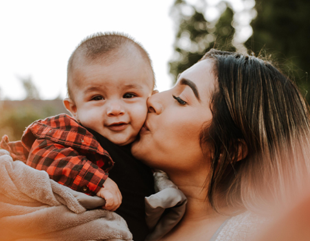 La Movida - Mother with child